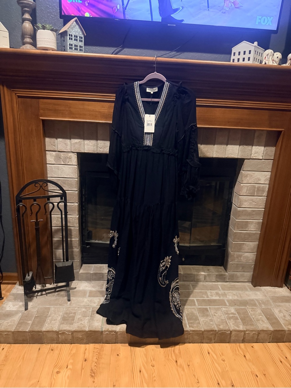Beautiful black embroidered maxi dress - Picture 2 of 8